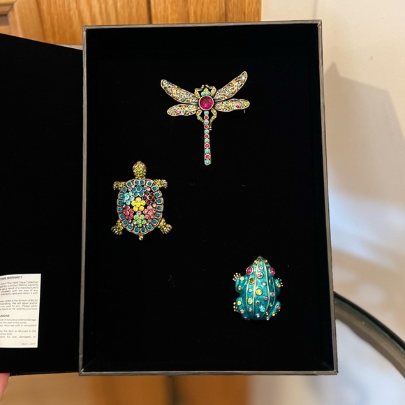 Heidi Daus Collectible Animals Pin Set | NWT 🐸🐢 - Picture 4 of 5